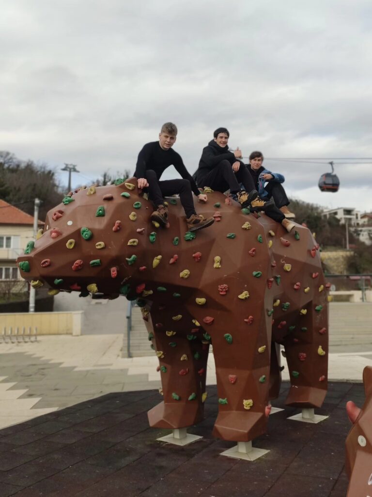 638190237_1504821224977731_375770384942780895_n